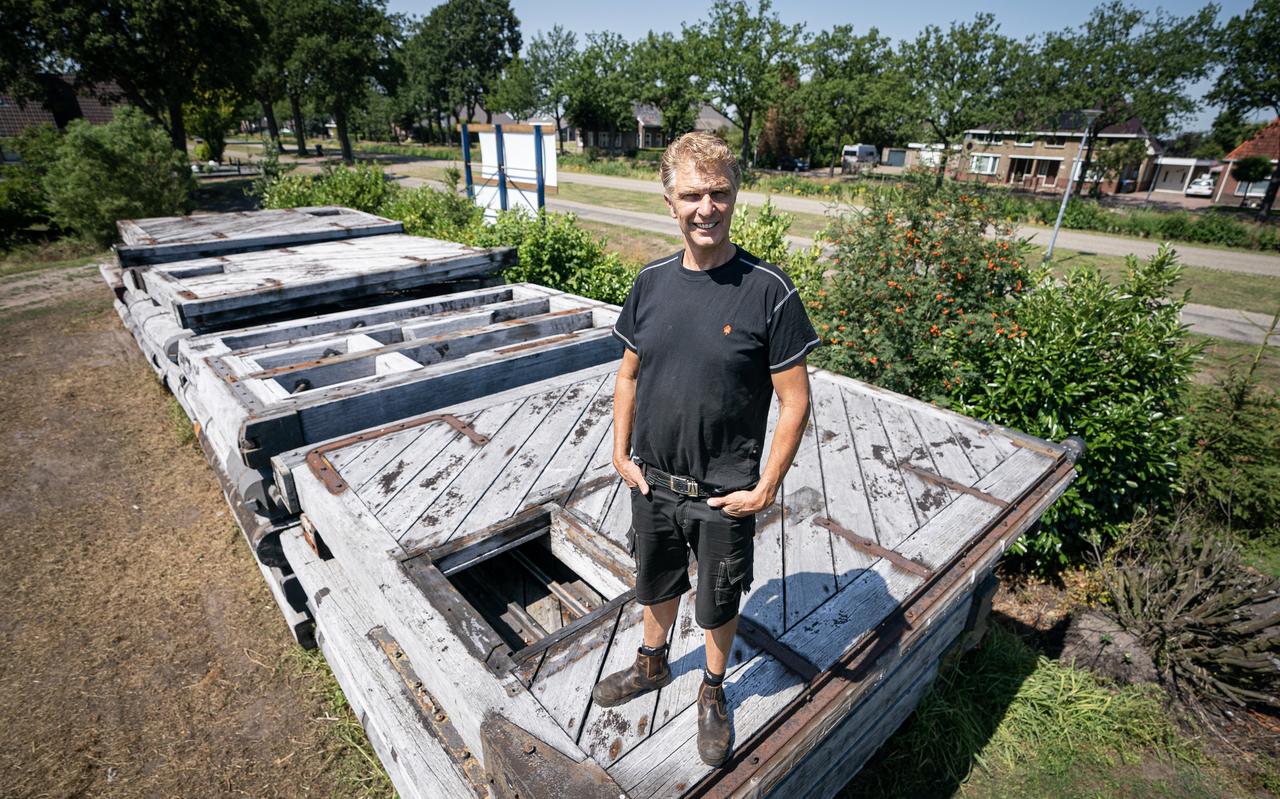Bert van Dalen bij de oude sluisdeuren. Foto Jaspar Moulijn Bert van Dalen bij de oude sluisdeuren. Foto Jaspar Moulijn