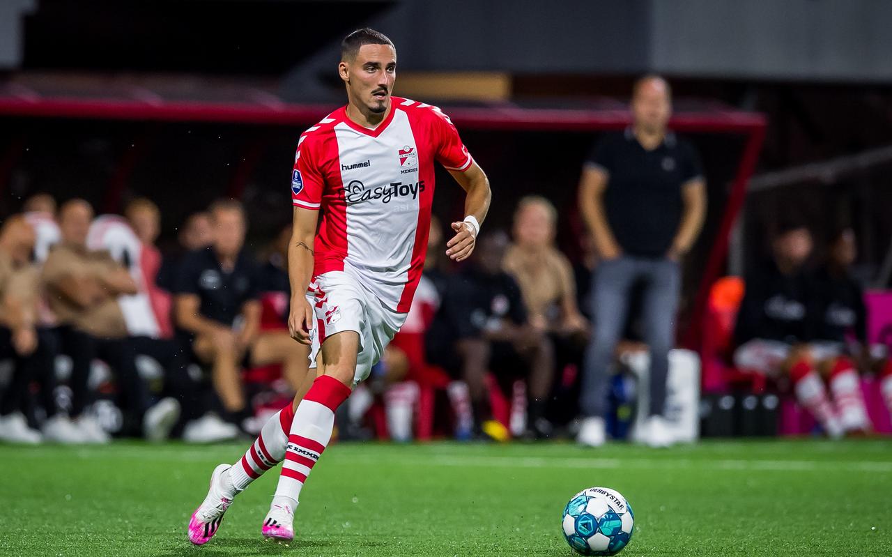 Rui Mendes tijdens de eredivisiewedstrijd tussen FC Emmen en FC Utrecht. Rui Mendes tijdens de eredivisiewedstrijd tussen FC Emmen en FC Utrecht.
