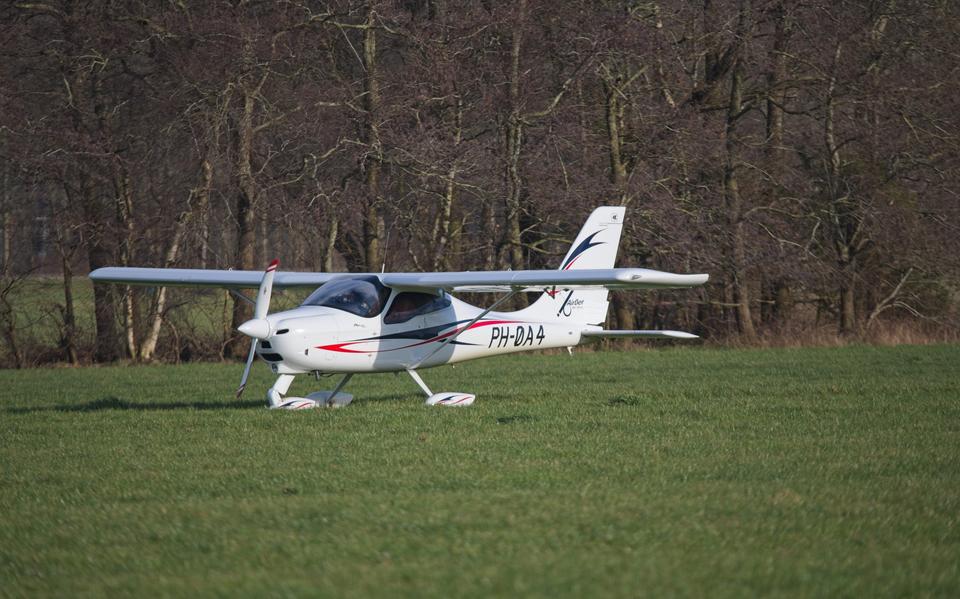 Een piloot maakte woensdagmiddag met zijn vliegtuig een noodlanding in een weiland bij Pesse.