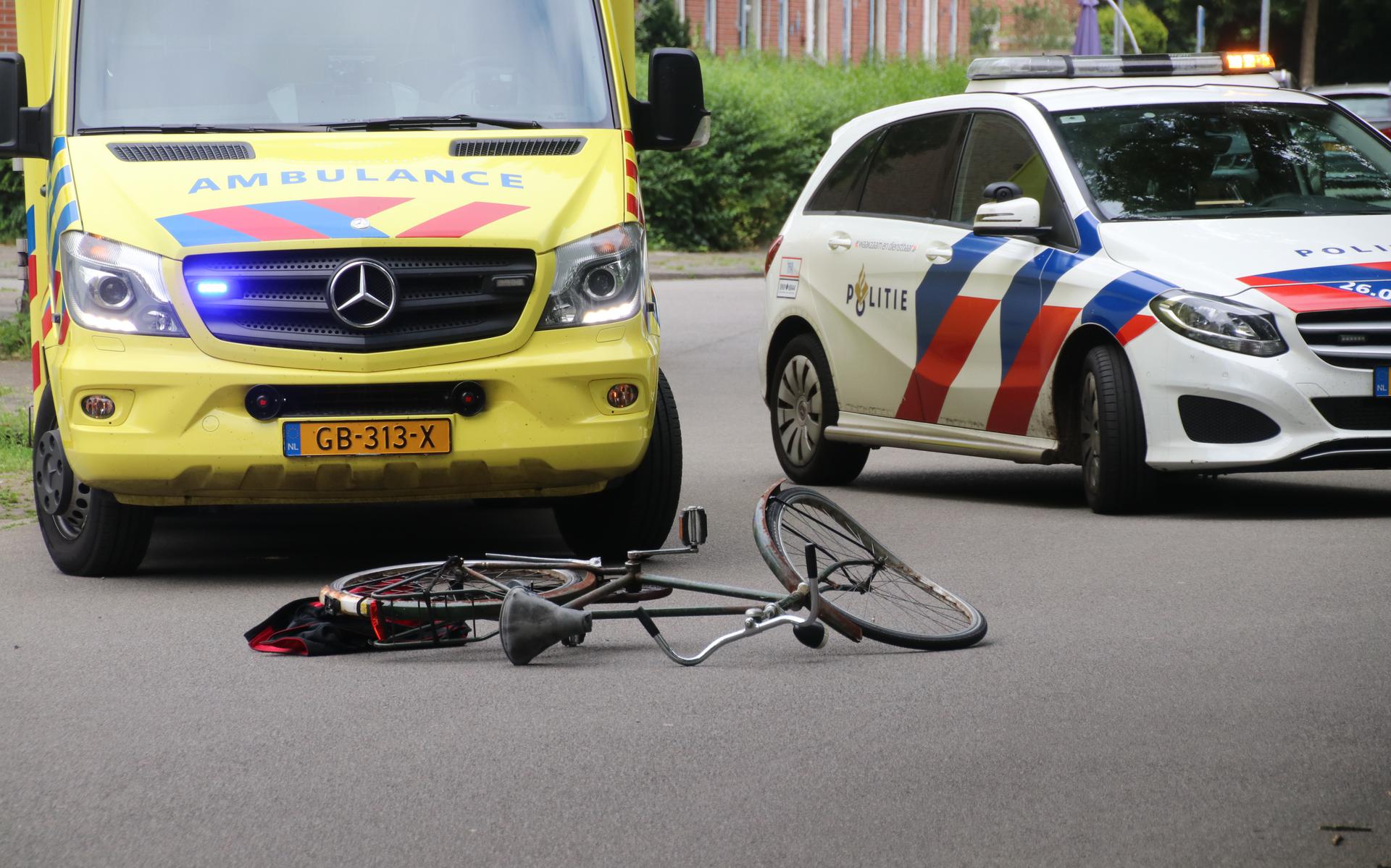 Fietser Naar Ziekenhuis Na Aanrijding Met Auto In Groningen - Dagblad ...