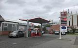 Het tankstation in Laar, net over de grens bij Coevorden, waar veel Nederlander goedkoop benzine halen. 
