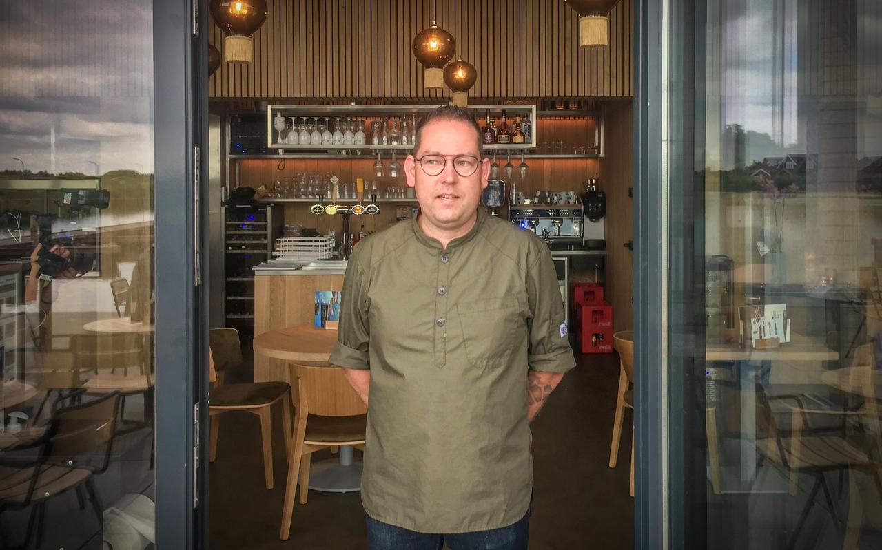 Erik Nap, exploitant van paviljoen Flonk, heeft na een coronageval een beroerde dag achter de rug. Erik Nap, exploitant van paviljoen Flonk, heeft na een coronageval een beroerde dag achter de rug.