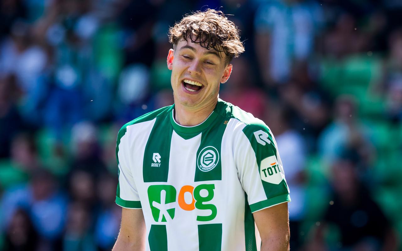 Jørgen Strand Larsen gedraagt zich tot dusver als een gentleman bij FC Groningen, ondanks dat de club de poot continu stijf houdt en een mooie transfer in de weg staat.