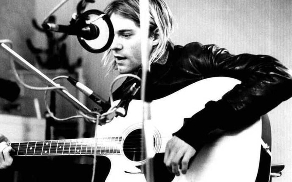 Kurt Cobain met de gitaar die hij in 1991 bespeelde in een Hilversumse studio.