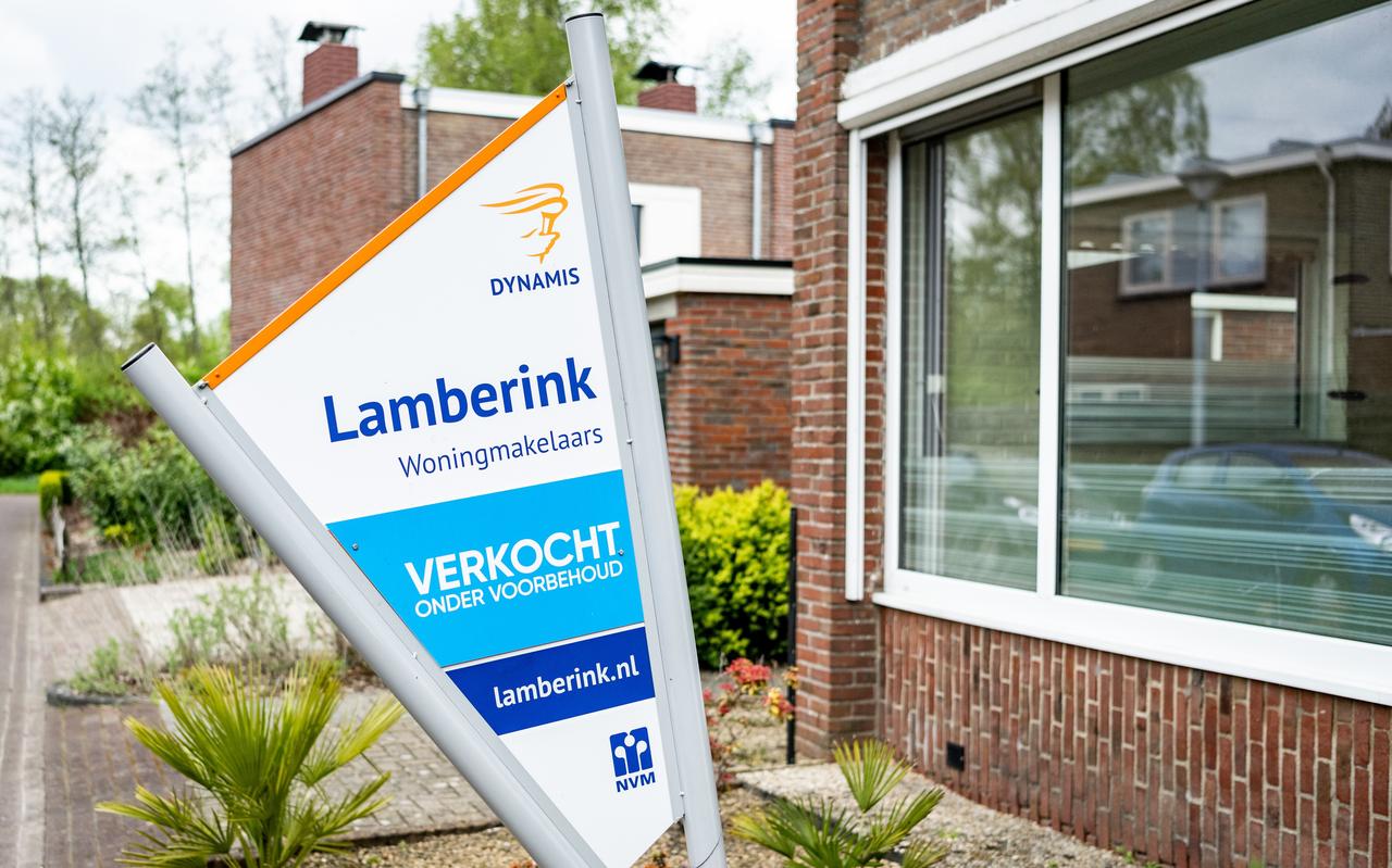 Een woning in Hoogezand is verkocht onder voorbehoud. Steeds minder huizen in ons staan 'onder water'. Dat komt vooral door de enorme stijging van de woningprijzen. Een woning in Hoogezand is verkocht onder voorbehoud. Steeds minder huizen in ons staan 'onder water'. Dat komt vooral door de enorme stijging van de woningprijzen.