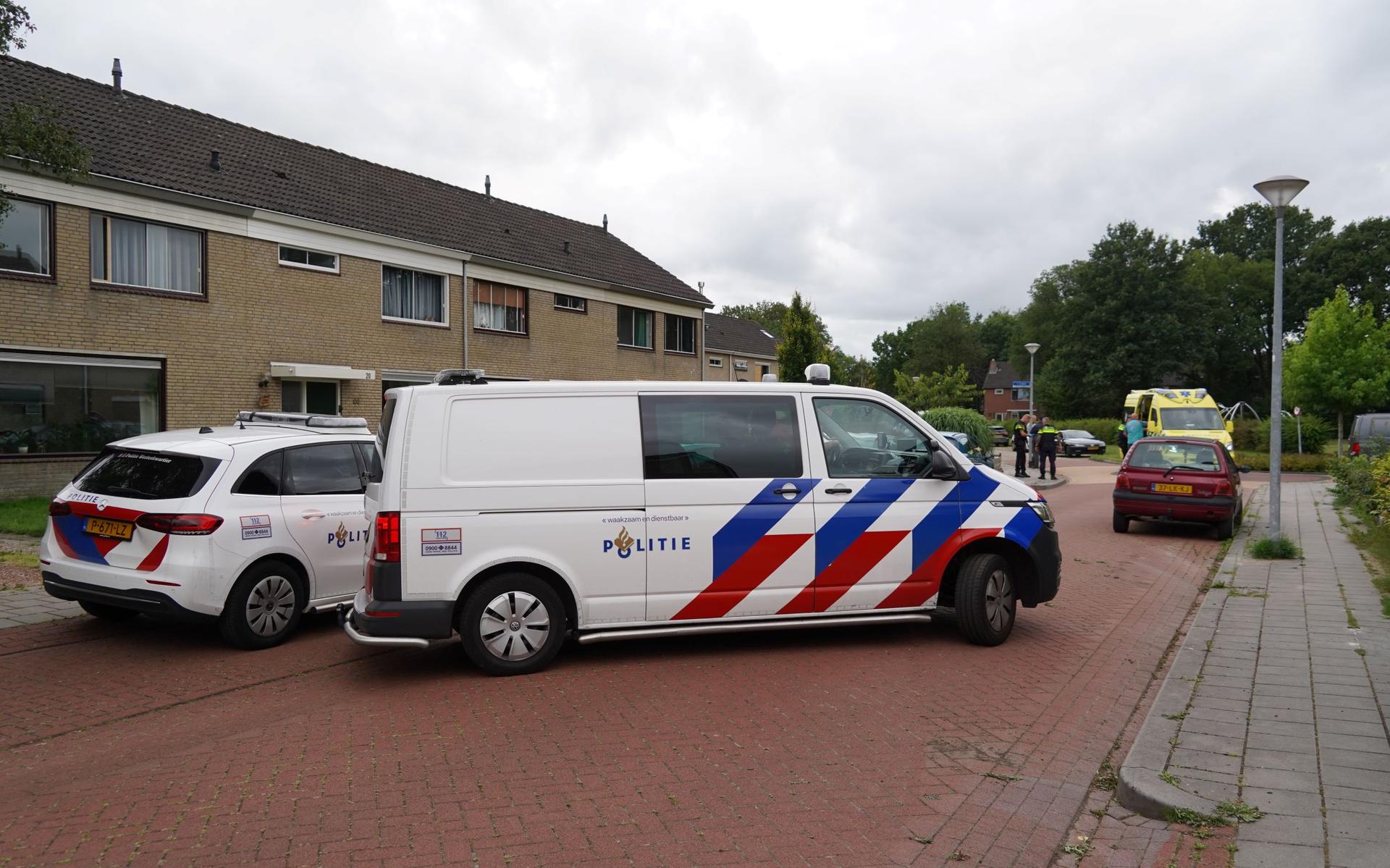 Onrust rond woning aan 't Zuden in Leek. Politie houdt een persoon aan - Dagblad van het Noorden
