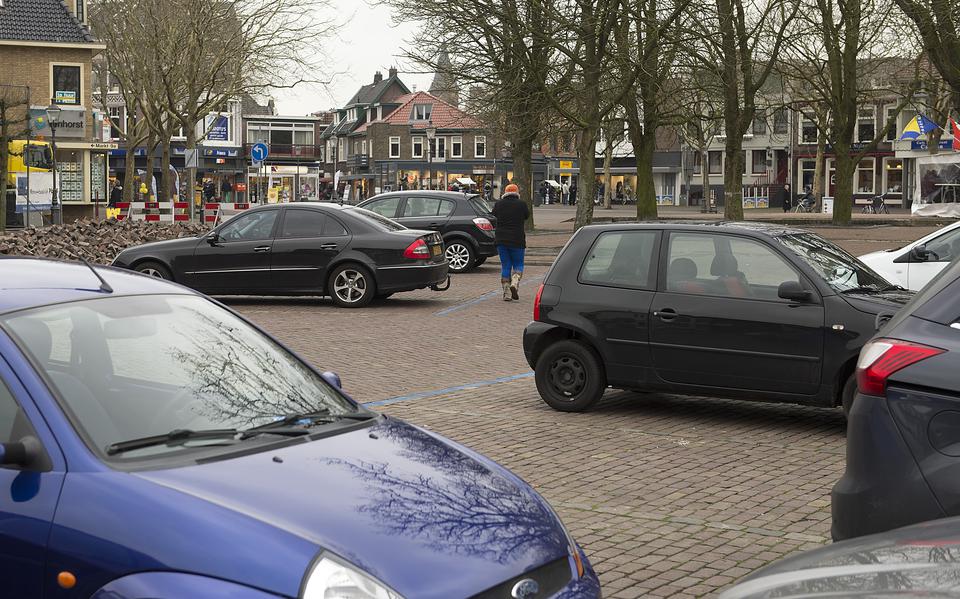 Het schrappen van parkeerplaatsen op de Markt blijft een heikel punt in Coevorden.