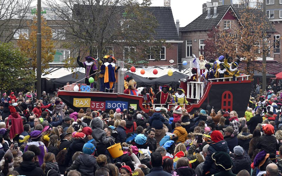 Sinterklaas komt aan in Emmen.