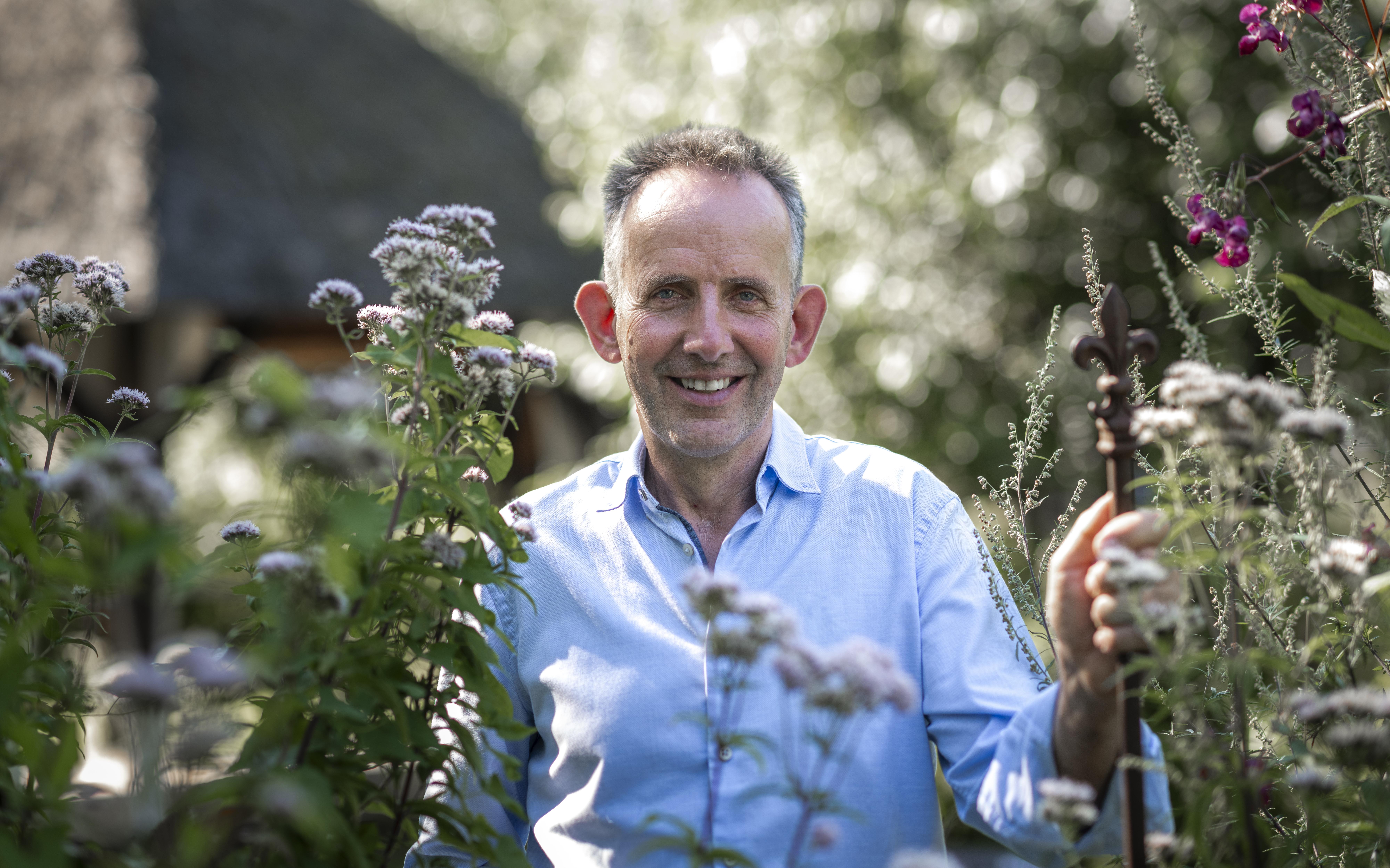 Boer Jan uit Meedhuizen doet mee aan 'Boer Zoekt Vrouw'. 