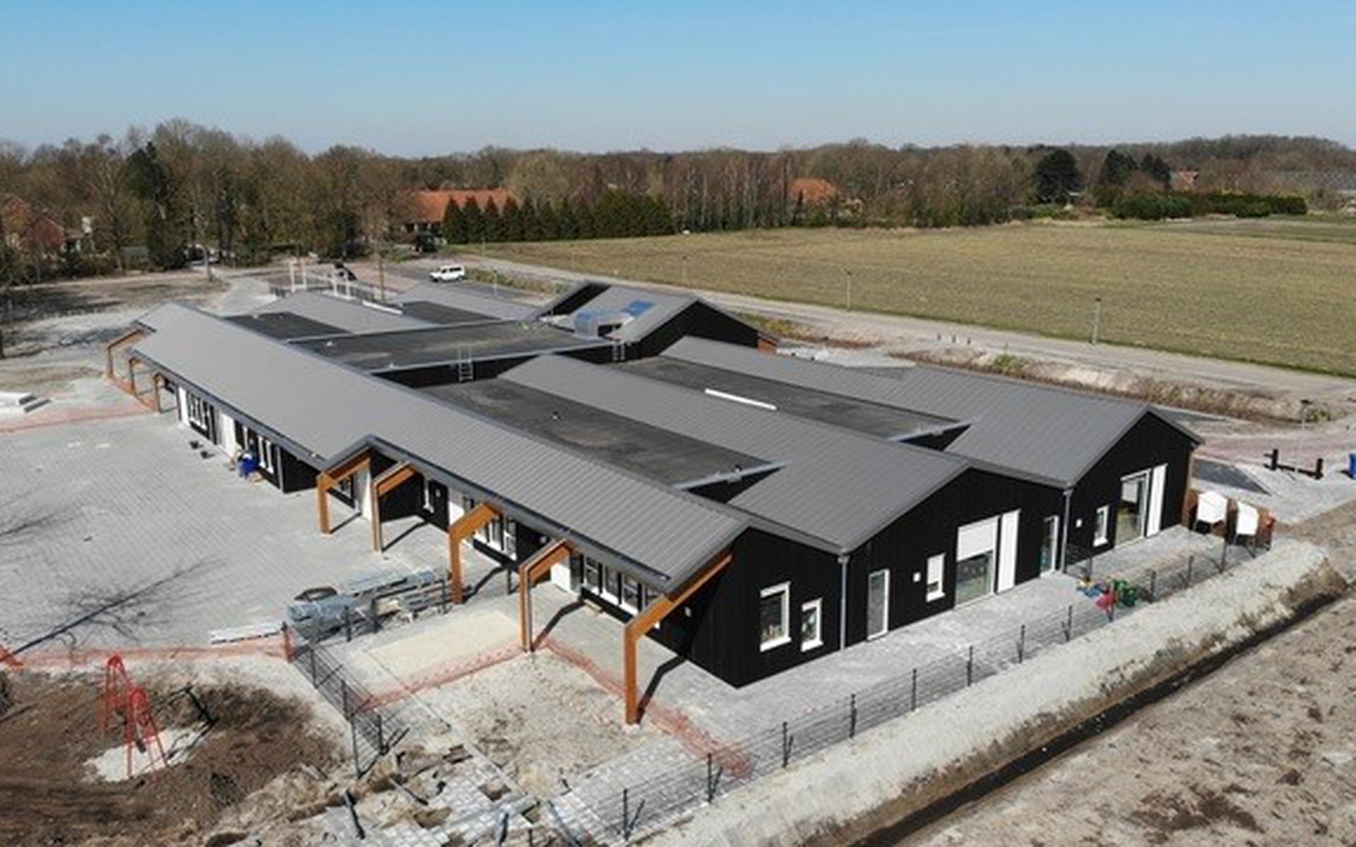 Overzichtsfoto van het nieuwe kindcentrum Slochterveldweg (werknaam) in Slochteren, onderdeel van het Scholenprogramma Midden-Groningen.
