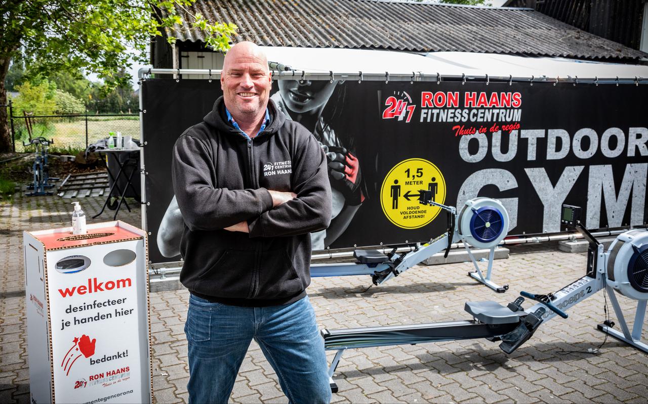 Sportschoolhouder Ron Haans bij zijn outdoorgym in Winschoten.