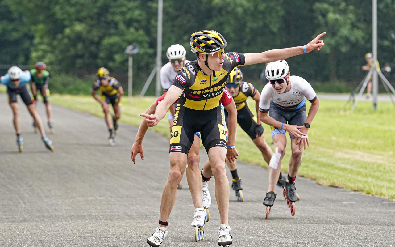 Robert Post uit Groningen is in Brakel in de sprint iedereen te snel af. Jordy Harink uit Rouveen wordt tweede en Ronald Haasjes uit Staphorst derde. Robert Post uit Groningen is in Brakel in de sprint iedereen te snel af. Jordy Harink uit Rouveen wordt tweede en Ronald Haasjes uit Staphorst derde.
