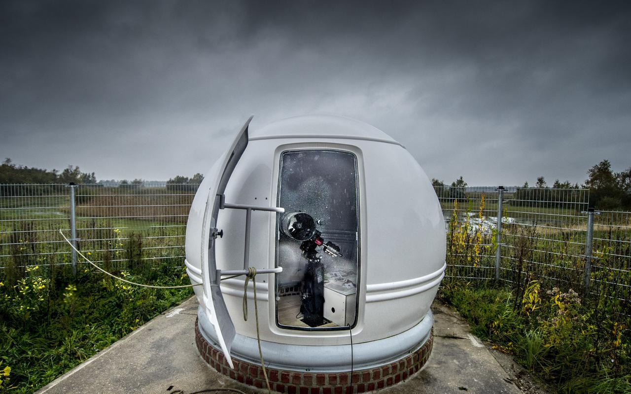 De spiegeltelescoop van de nieuwe sterrenwacht in het Lauwersmeergebied.