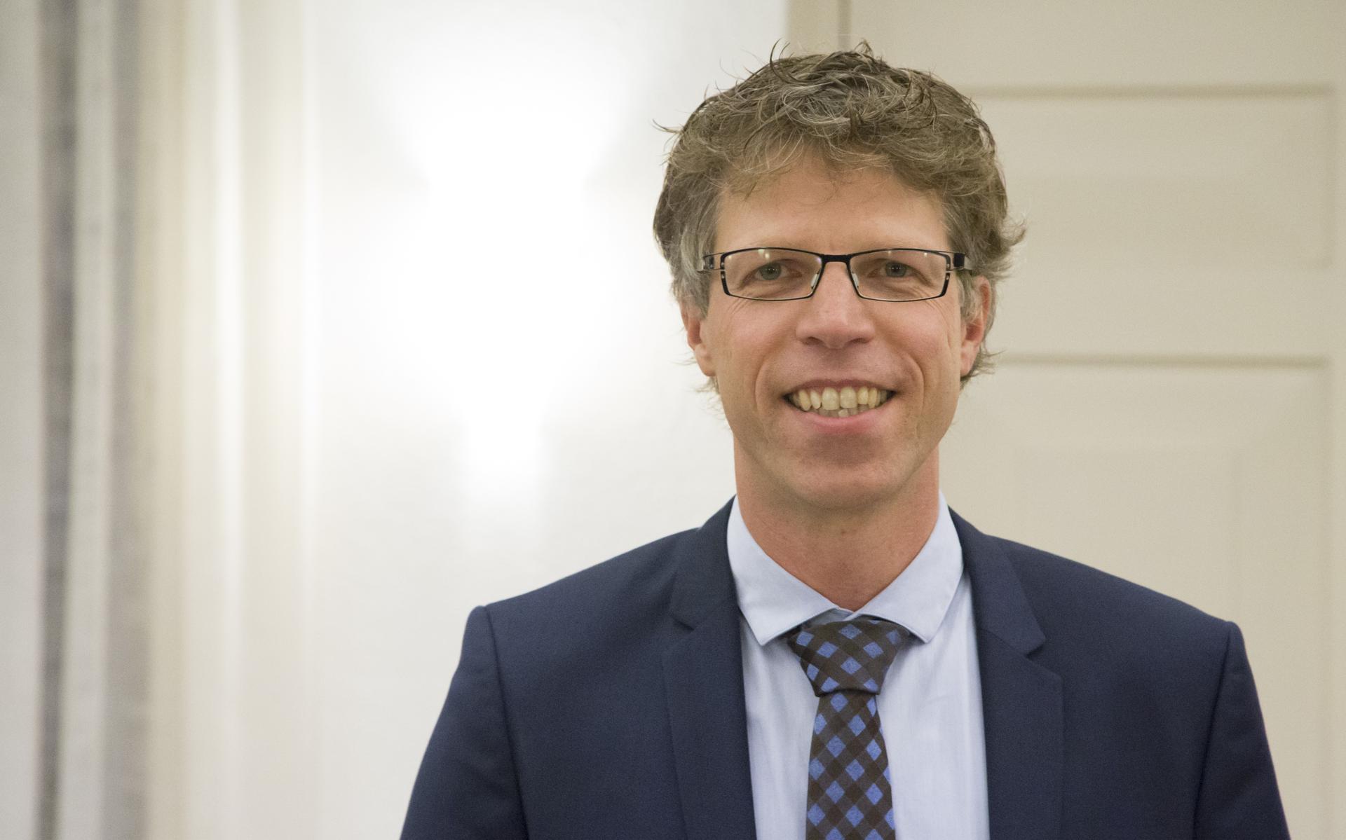 Burgemeester Ard van der Tuuk treedt aan als informateur voor het nieuw te vormen college van Gedeputeerde Staten van Groningen.