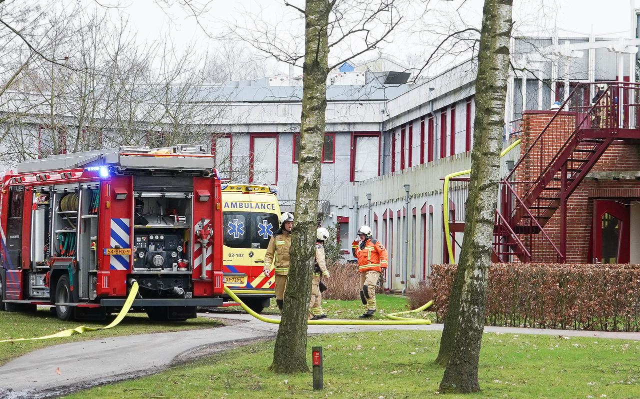 Op het GGZ-terrein aan de Dennenweg in Assen is maandagmiddag in het gebouw Nijlandsborg brand ontstaan. Een persoon is overgebracht naar het ziekenhuis. Meerdere personen worden nog gecontroleerd in de ambulance.