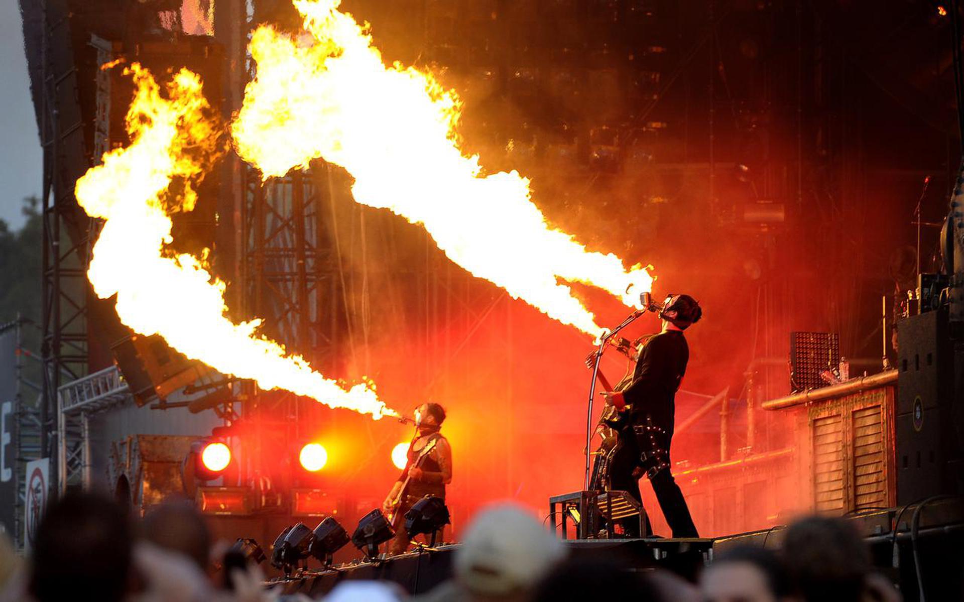 Rammstein speelt met vuur. 