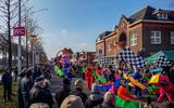 Voor het eerst rijden en lopen dit jaar carnavalsvierders in de zomer door Ter Apel.