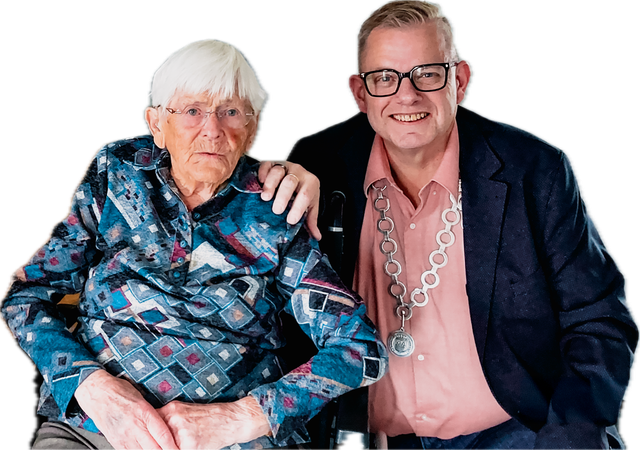 Mevrouw Garst uit Winschoten blaast 102 kaarsjes uit. ‘Komst volgend joar weer?’