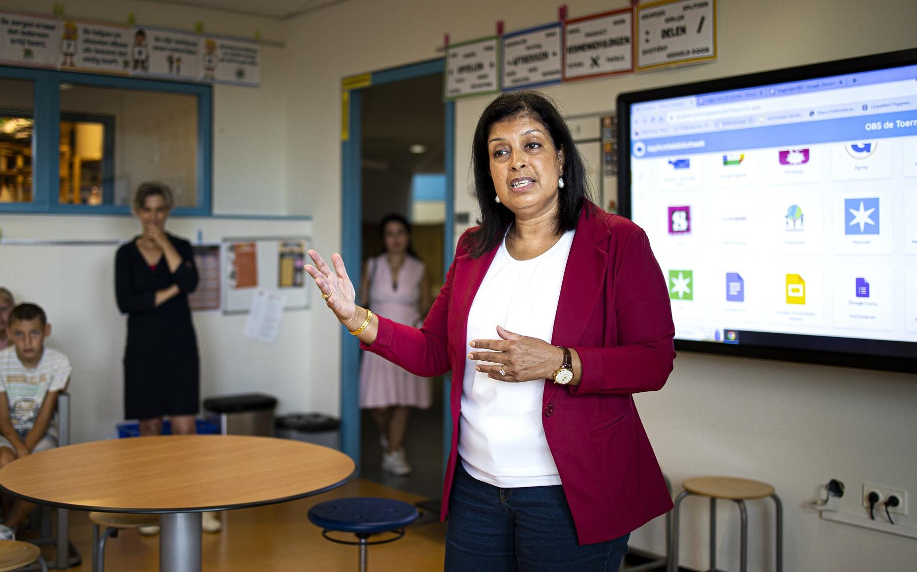 Er moet minder belastinggeld naar het bestuur binnen het onderwijs, en