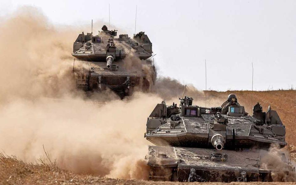 Israëlische tanks bij de grens met Gaza.