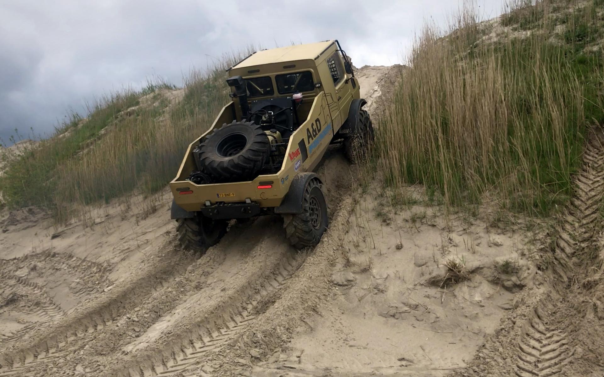Floor Dekkers uit Oostwold gaat met zelfgebouwde truck naar Rally Breslau. 'Een uitputtingsslag, maa
