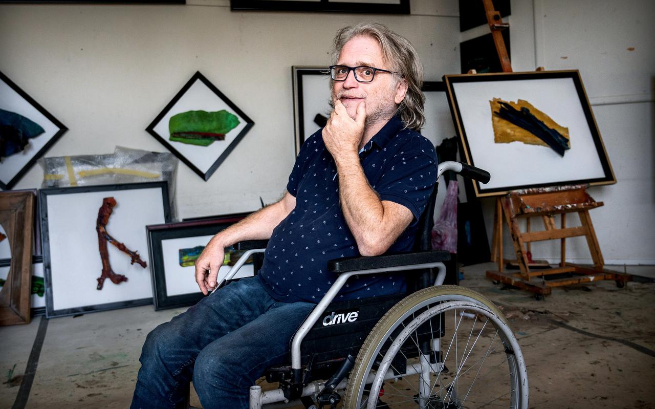 Kunstenaar Johan van der Dong wilde lang niks van de Hotline van God weten, pas de laatste jaren is er enige trots.