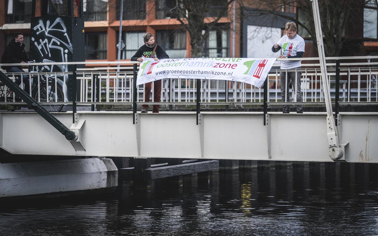 Nederland, Groningen, 21-04-2021.

Omwonenden van de Oosterhamrikkade bedenken een alternatief voor het verkeersplan van de gemeente 