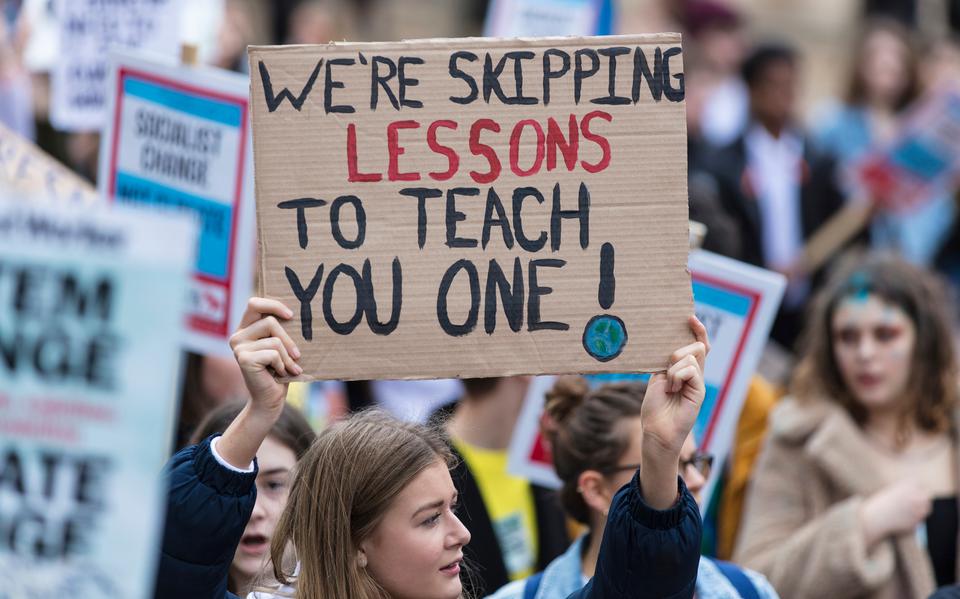 'Jongerenparticipatie maakt het beleid dus inclusiever en effectiever'. Jongeren tijdens een demonstratie in Londen. 