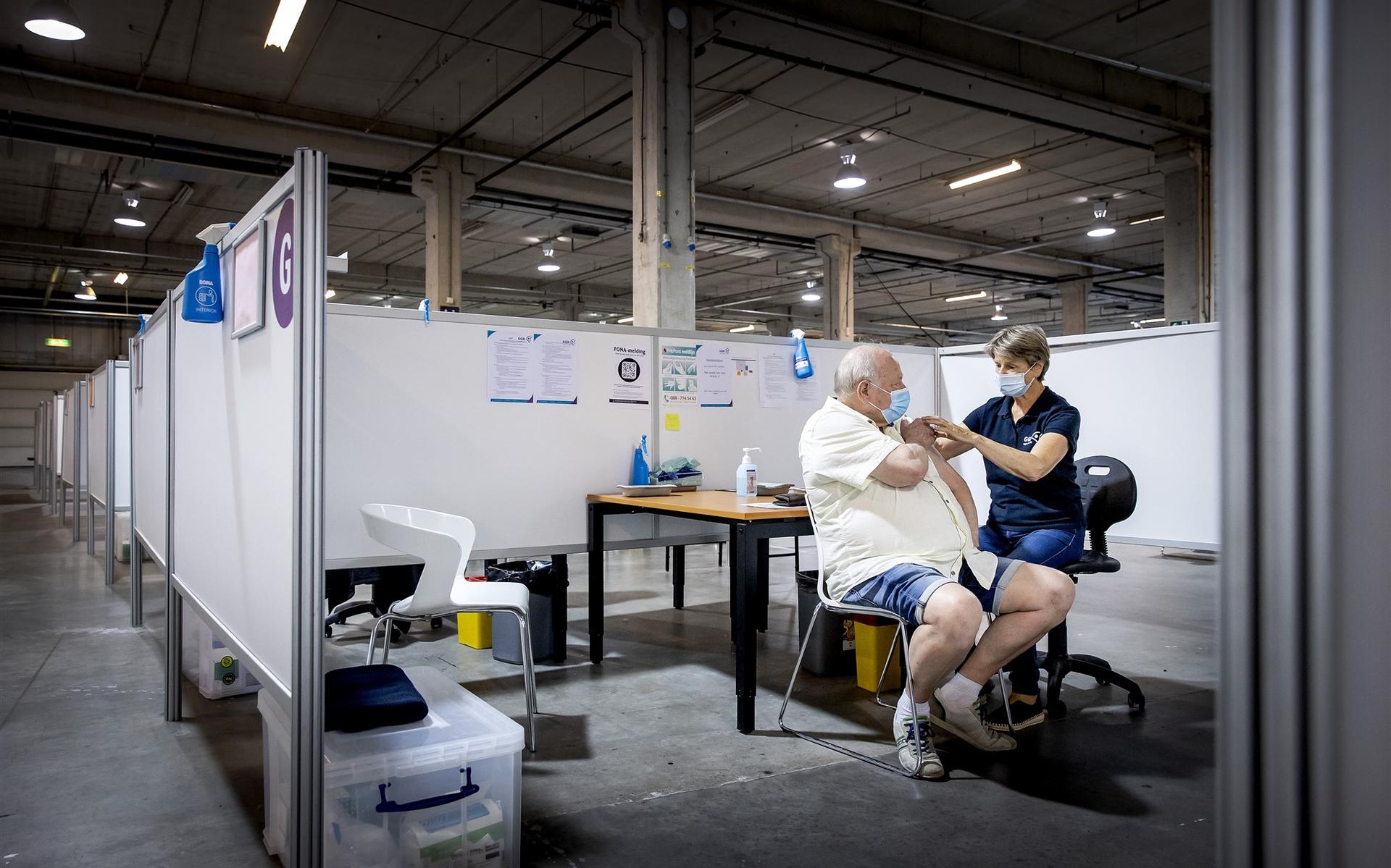 Nieuwe vaccinatieronde gaat maandag van start. Zijn de GGD's van Drenthe en Groningen er klaar voor?