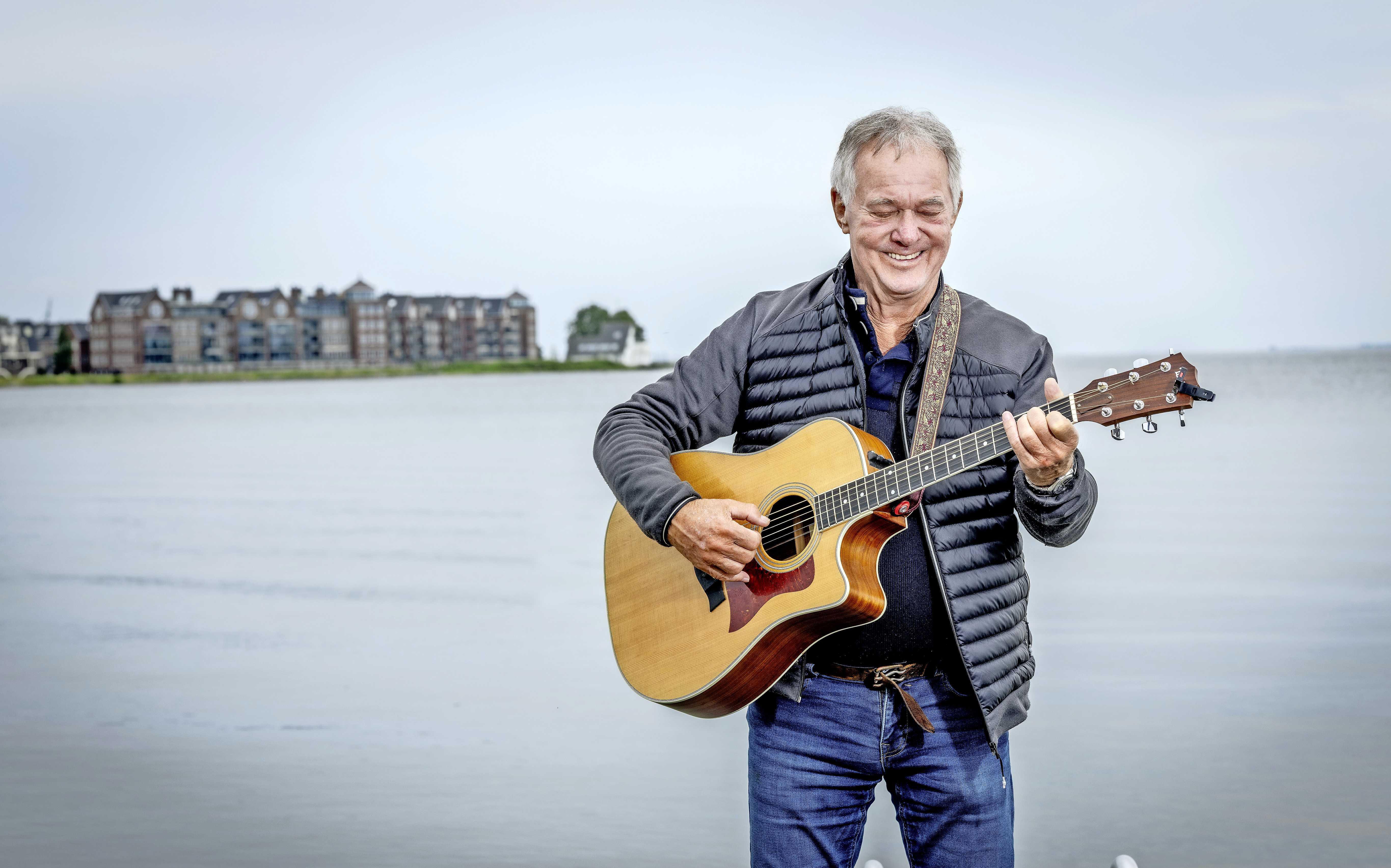 Cabaretier en muzikant Harrie Jekkers (73) gaat toch weer het theater