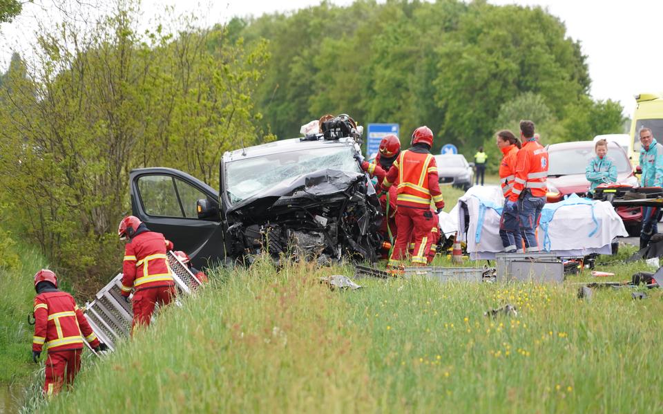 Frontale botsing tussen meerdere auto’s op N366 bij Mussel.