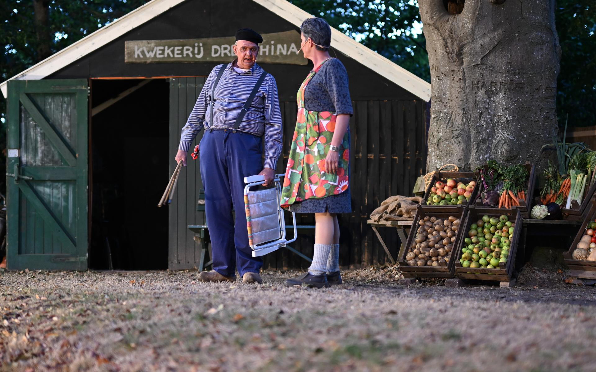 Stichting Openluchtspelen Roderwolde speelt ‘Kippies in de koestal’