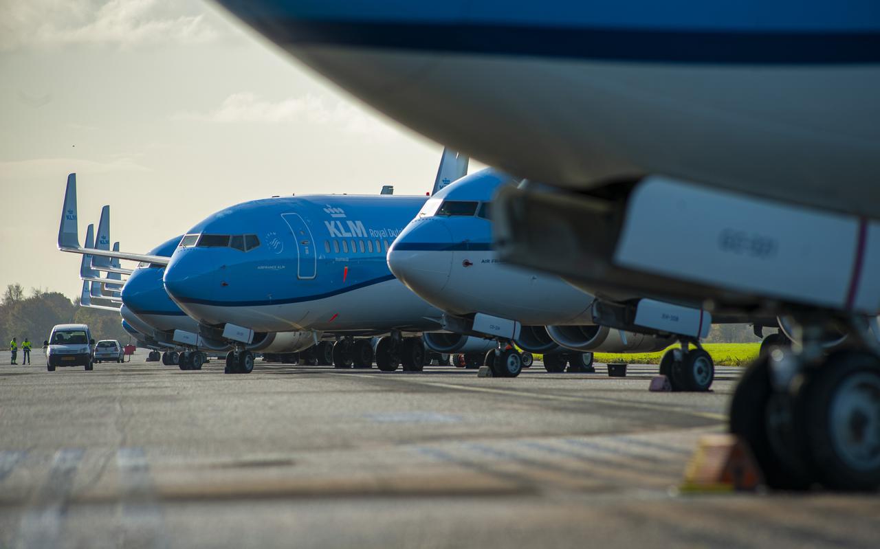 KLM-vliegtuigen op Groningen Airport Eelde.