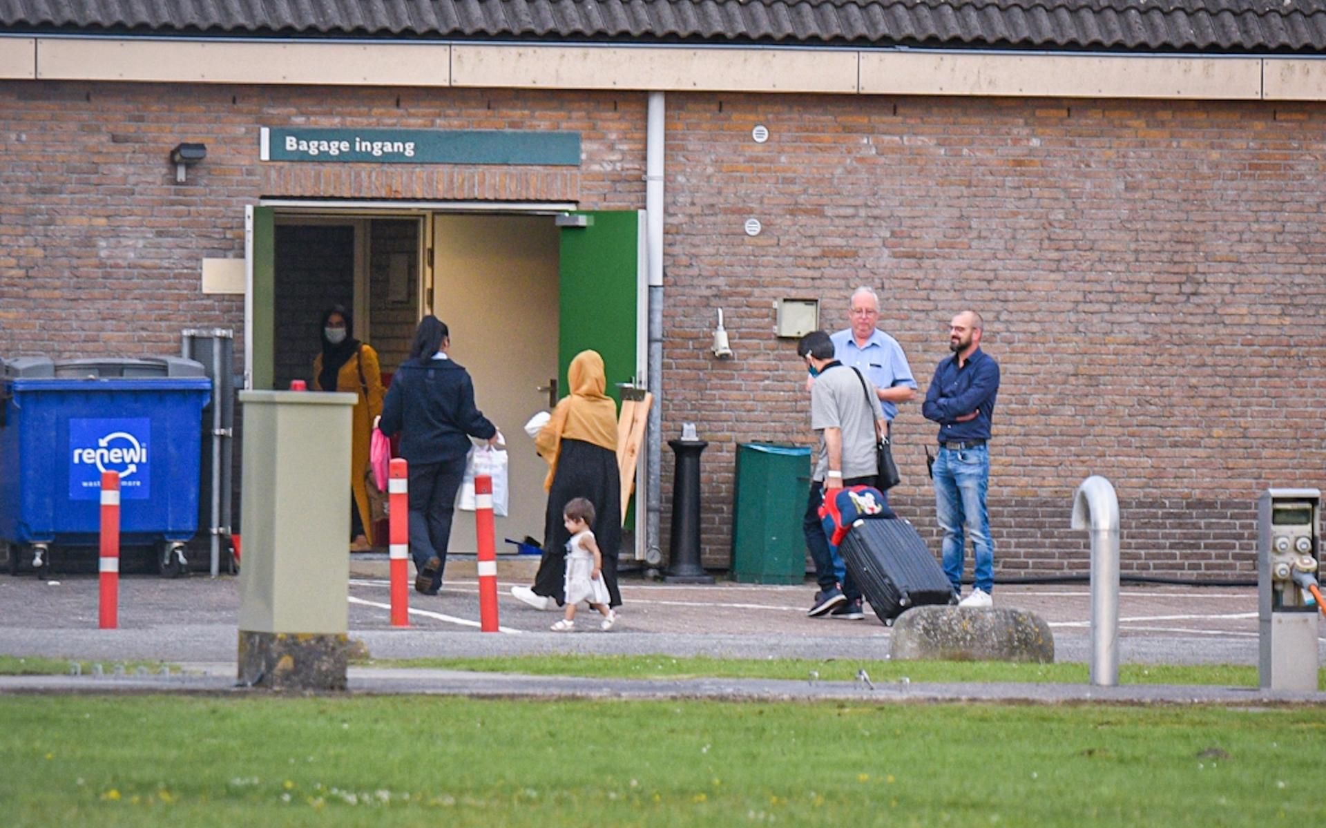 Afghanen blijven nog zeker tot eind november in kazerne Zoutkamp - Dagblad van het Noorden