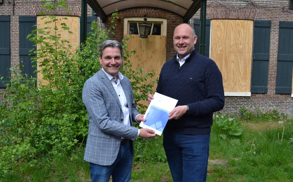 Links wethouder Ivo Berghuis en rechts ontwikkelaar Sander Dragstra. 