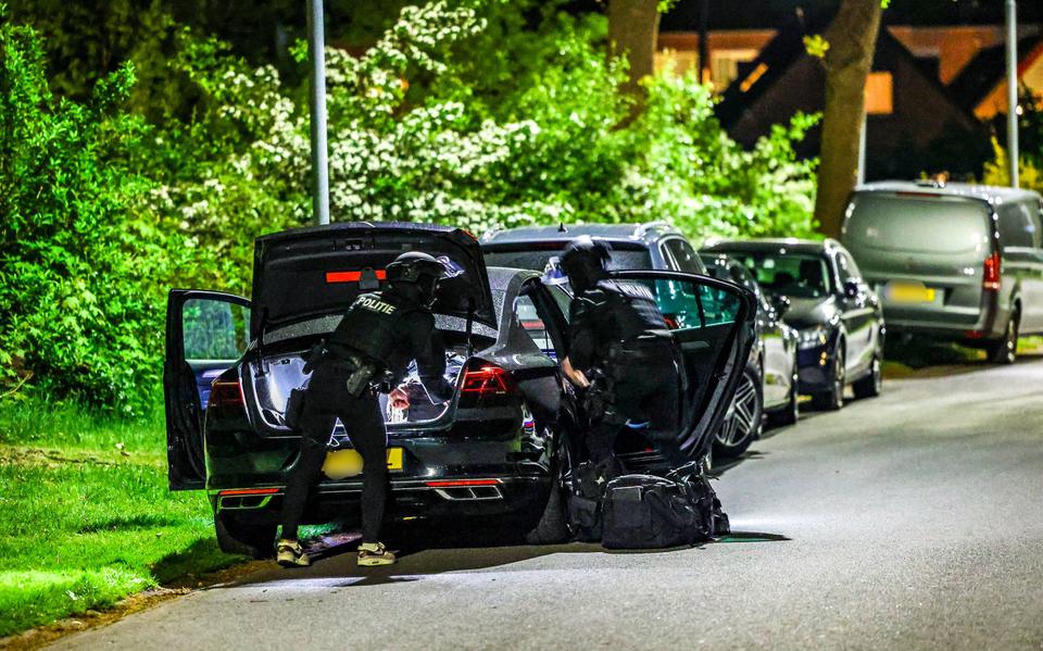 Een speciaal team van de politie heeft in de nacht van maandag op dinsdag een 33-jarige man uit de gemeente Zeist aangehouden na een mishandeling aan de Zweelerbrink in Emmen.