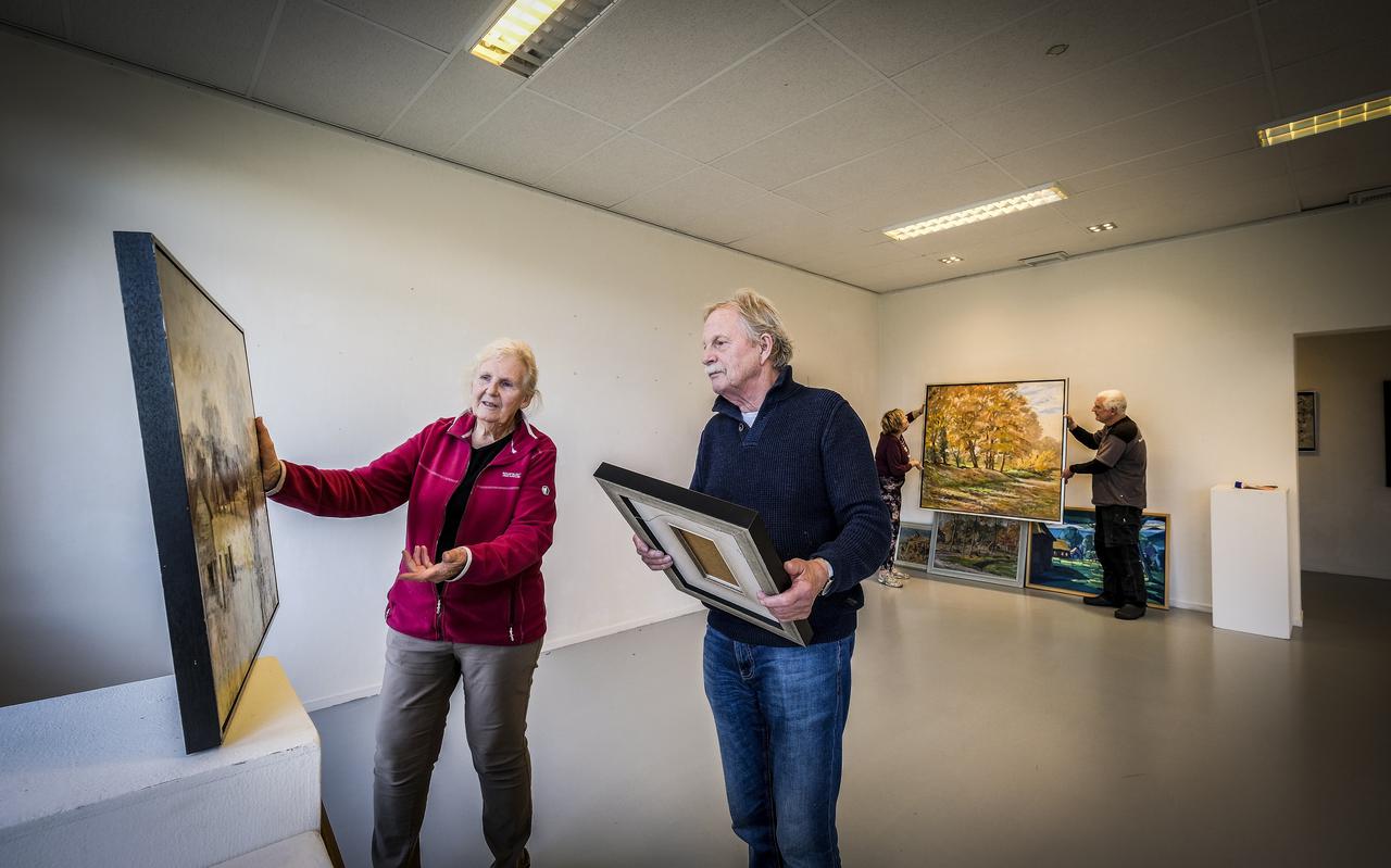 Mieke Scheltens en Herman Heetla zijn druk bezig met de jubileumexpositie van K38.