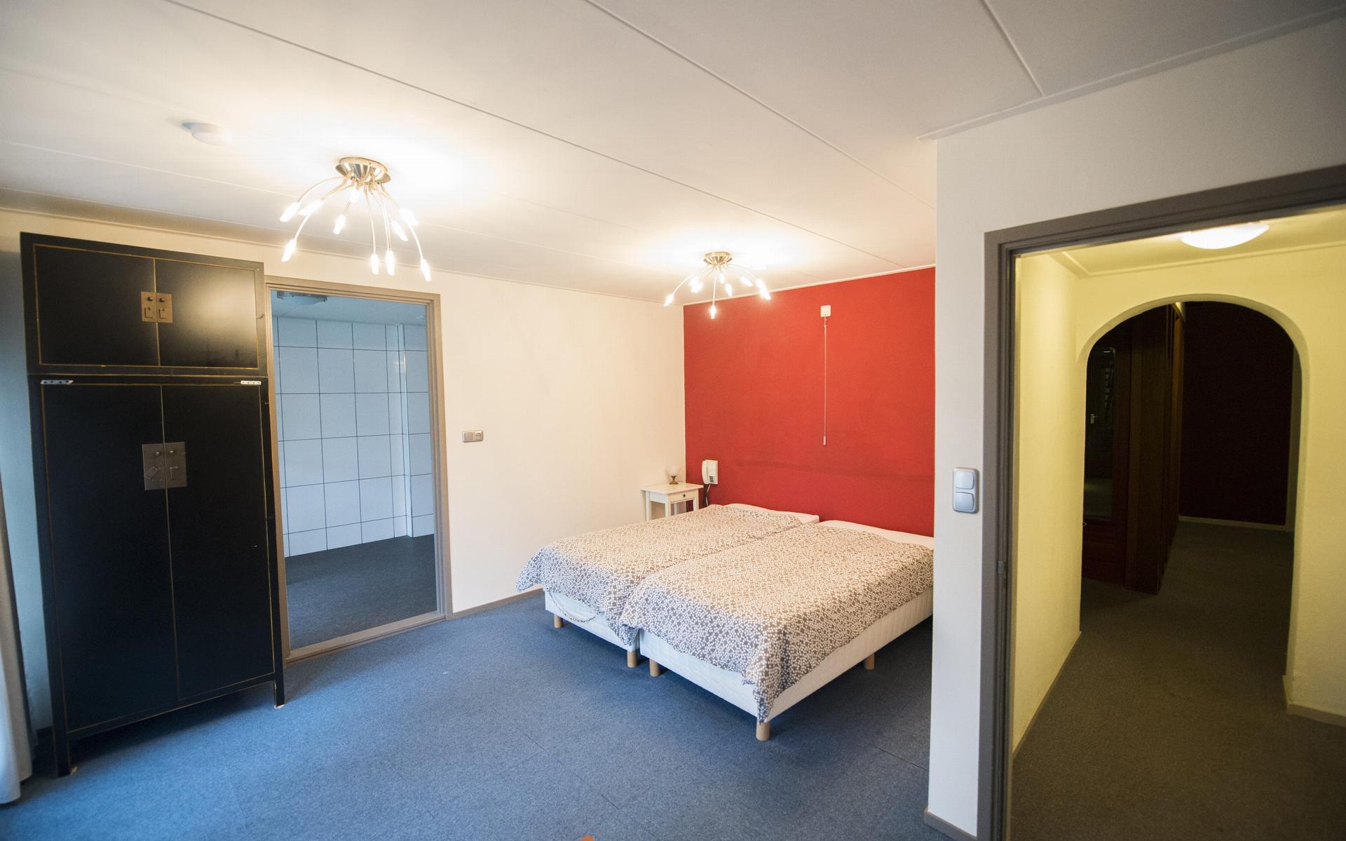 Hotel Braams is failliet. Samen met de curator en een historicus lopen we door het verlaten hotel. 