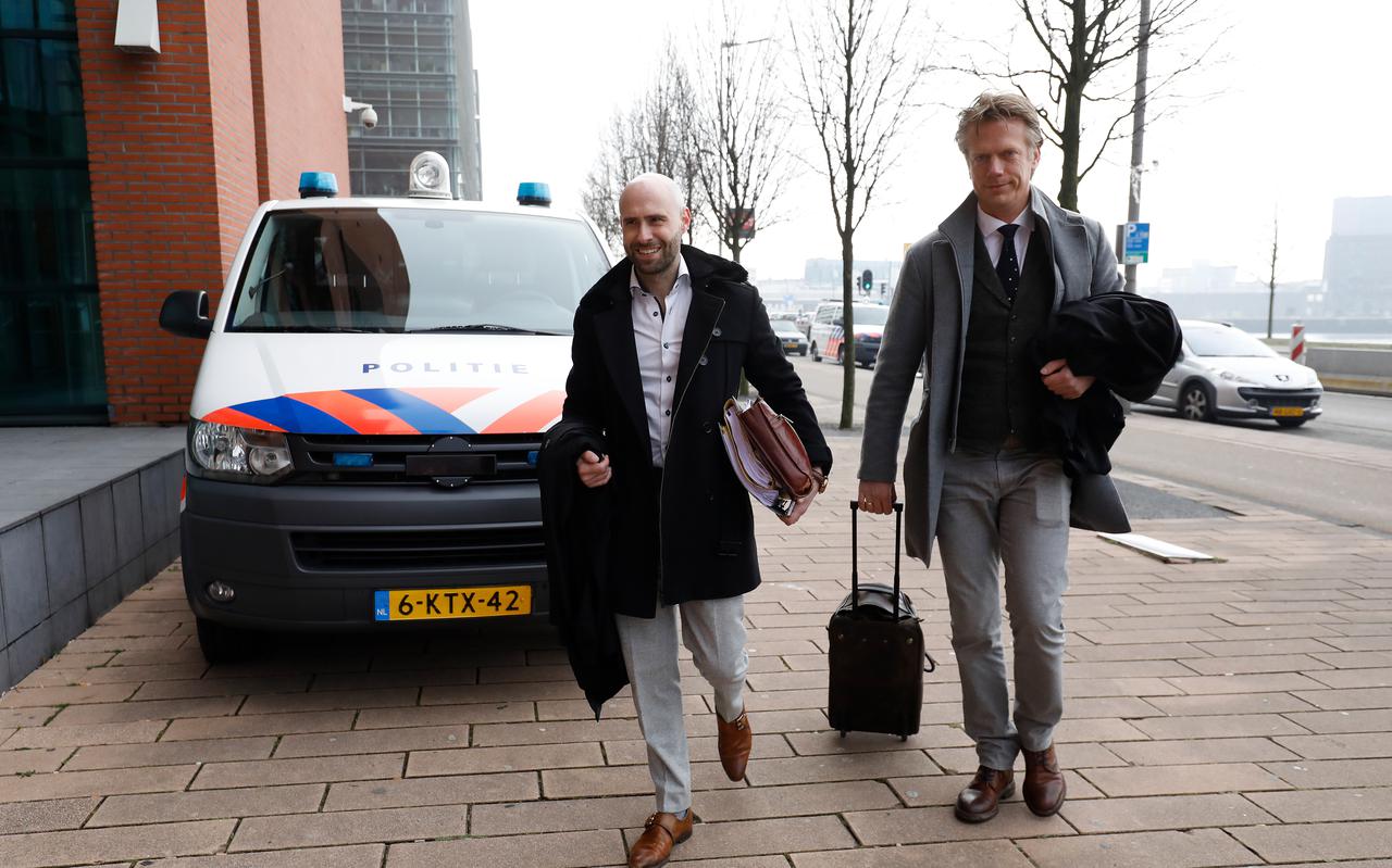 Advocaten Sanne Schuurman (R) en Niels van Schaik, die verdachten in hoger beroep cocaïnebende Meppel bijstaan. Foto: ANP/ BAS CZERWINSKI