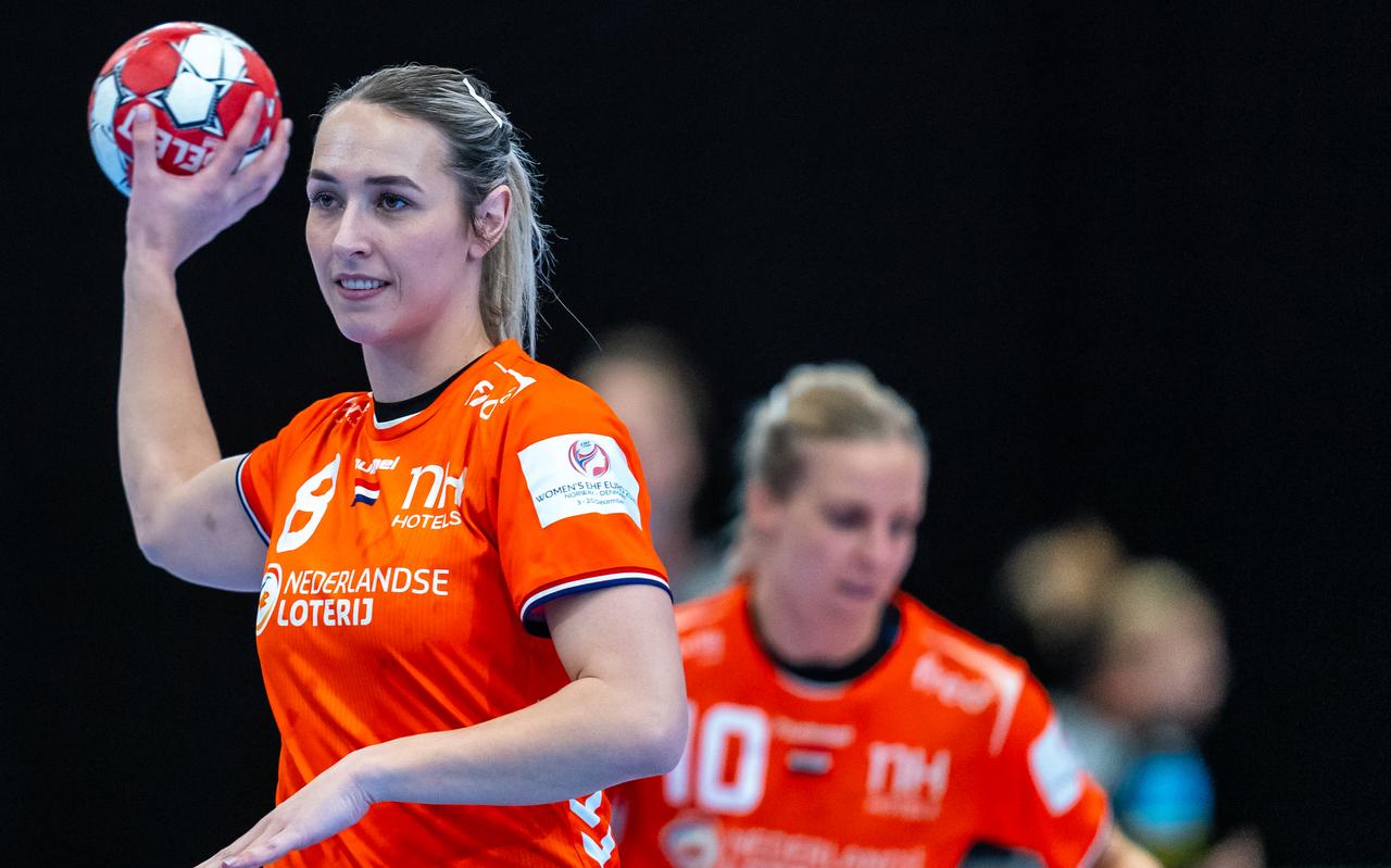 Lois Abbingh is terug bij het Nederlands team na een hamstringblessure. Lois Abbingh is terug bij het Nederlands team na een hamstringblessure.