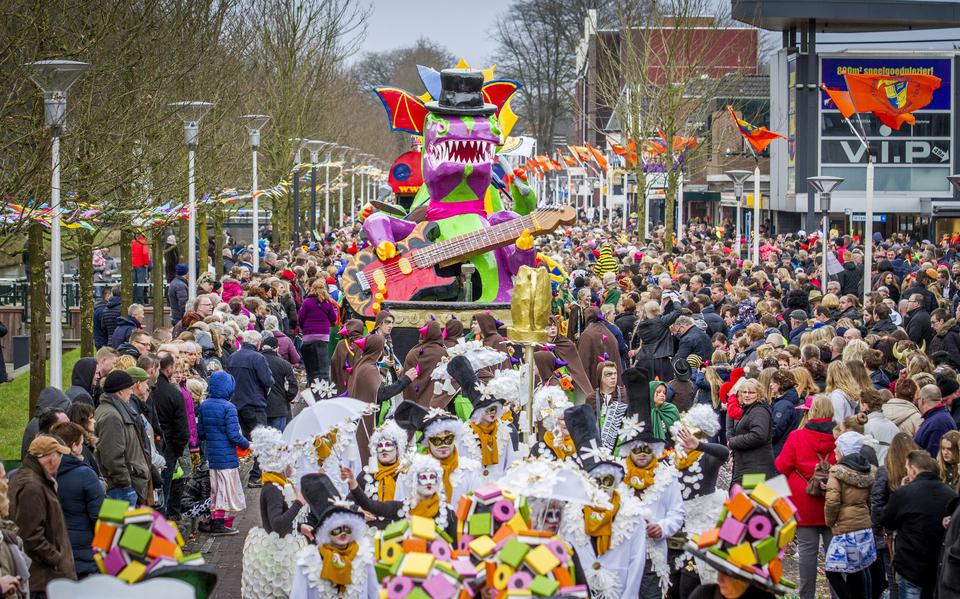Het carnaval trekt, afhankelijk van het weer, vele duizenden toeschouwers naar het centrum van Ter Apel.