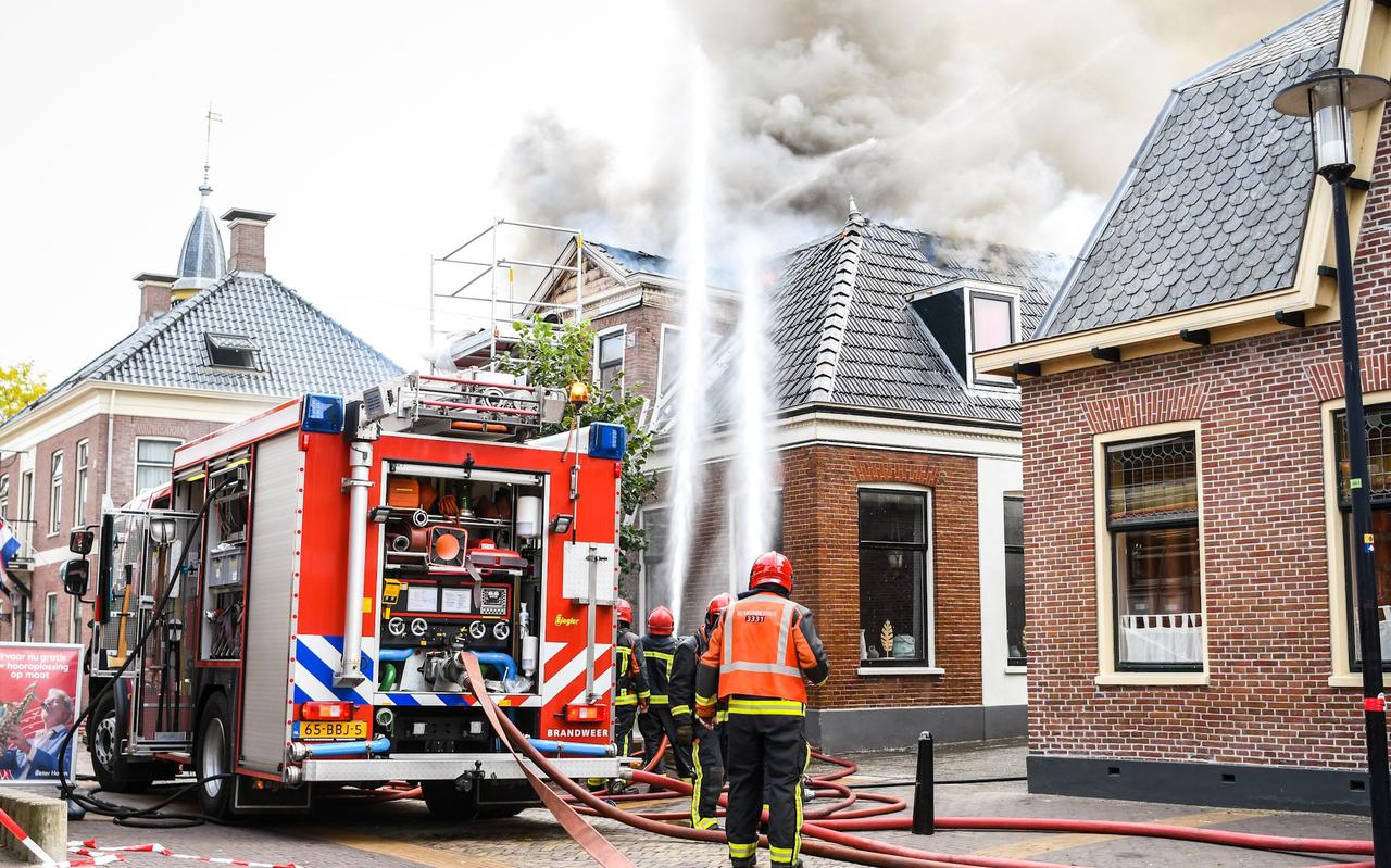 Archiefbeeld van een woningbrand in Uithuizen.