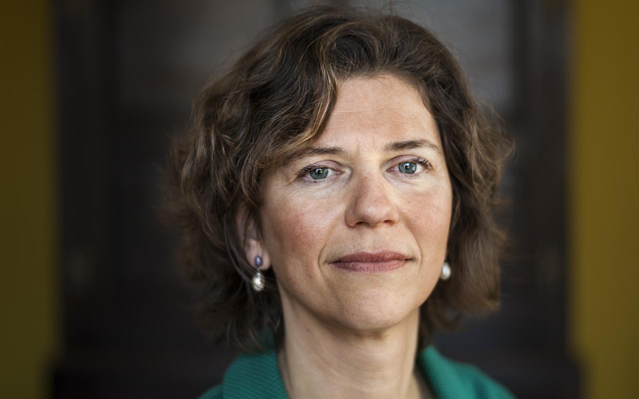 Hoogleraar Brigit Toebes van de Rijksuniversiteit Groningen: ,,Als het de keus wordt tussen thuis zoomen of een vaccinatieplicht, dan ben ik er voor". Hoogleraar Brigit Toebes van de Rijksuniversiteit Groningen: ,,Als het de keus wordt tussen thuis zoomen of een vaccinatieplicht, dan ben ik er voor".