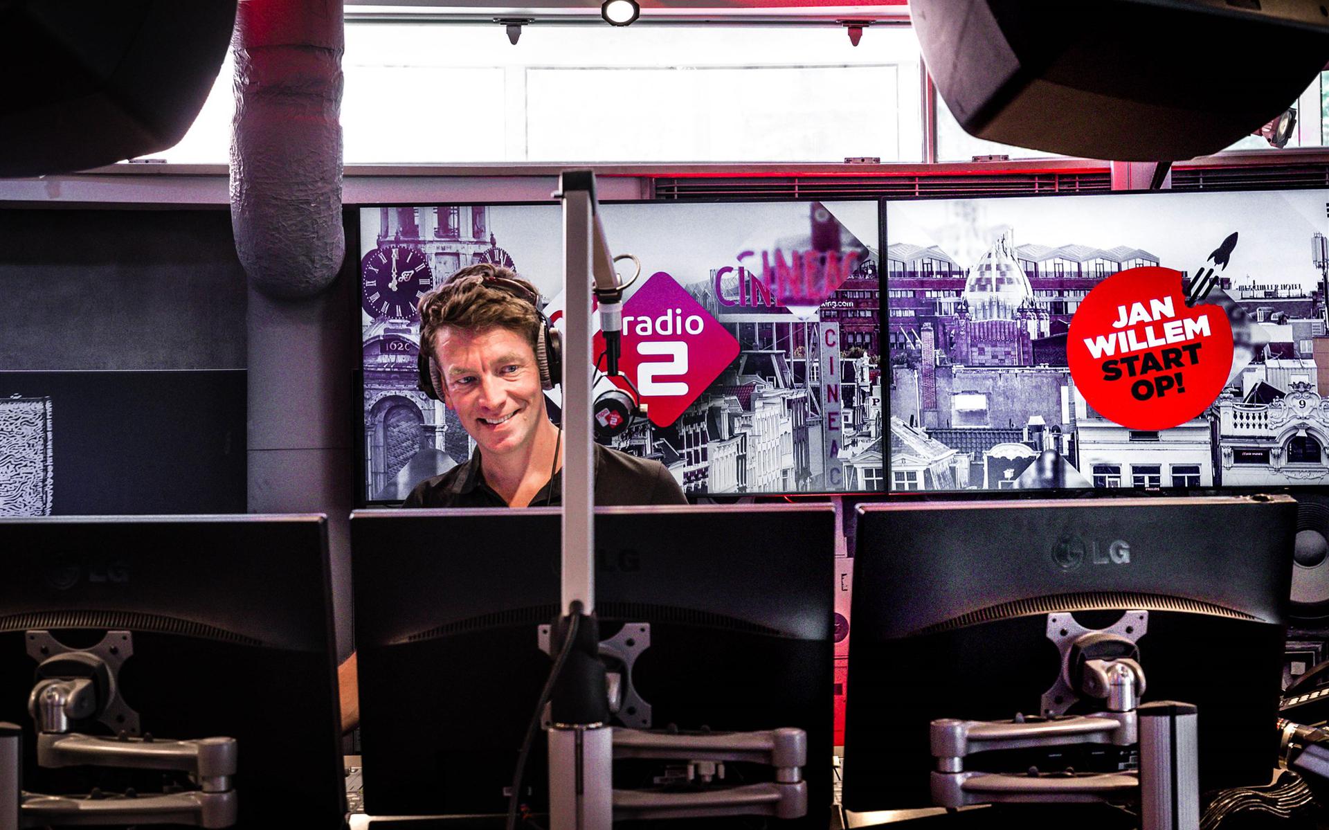 Jan-Willem Roodbeen in de studio van NPO Radio 2.