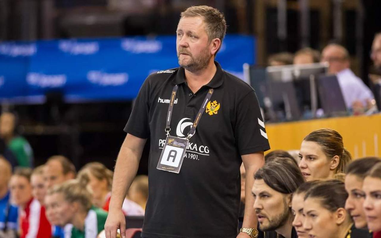 De nieuwe bondscoach Per Johansson: ,,Ik zie het als mijn taak om ervaren speelsters en jong talent te combineren.'' De nieuwe bondscoach Per Johansson: ,,Ik zie het als mijn taak om ervaren speelsters en jong talent te combineren.''