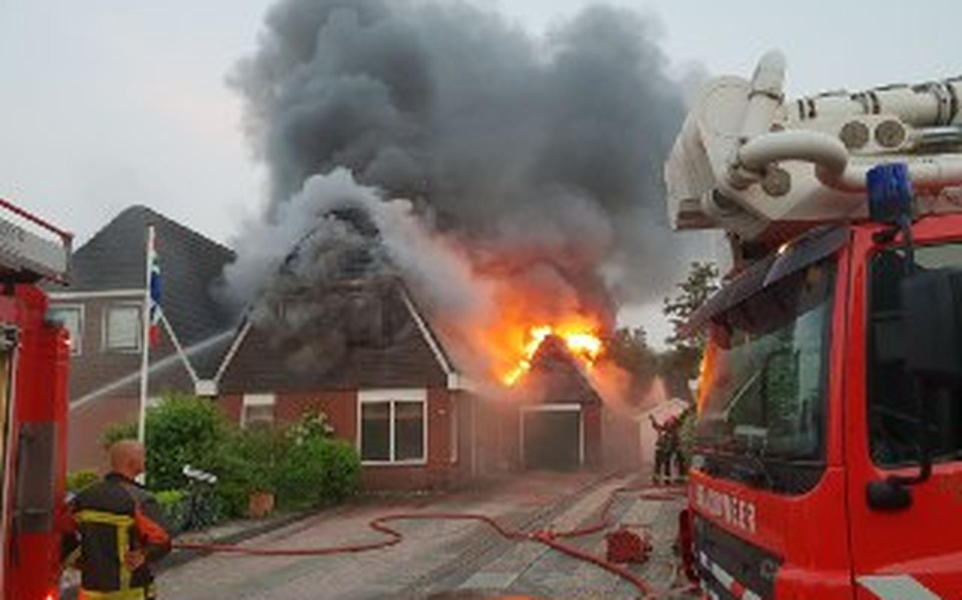 Uitslaande brand in Holwierde (update) - Dagblad van het Noorden - Dagblad van het Noorden