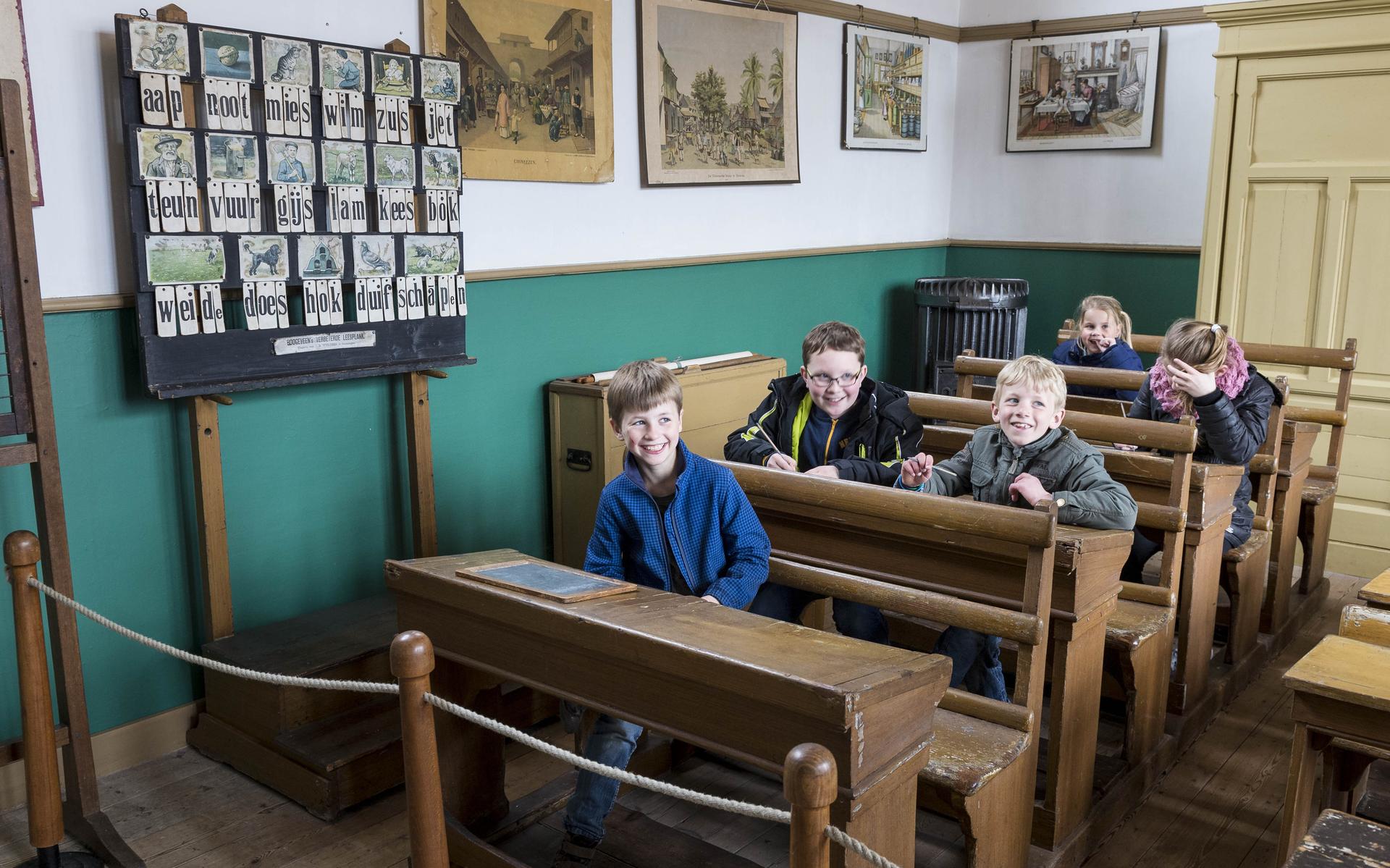 De oude schoolklas in het openluchtmuseum.