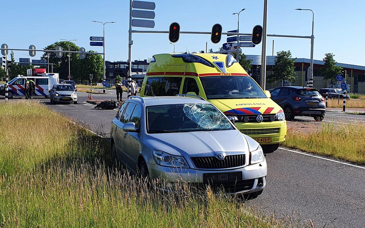 Jonge vrouw raakt ernstig gewond door aanrijding automobilist die door rood reed. Foto: Van Oost Media Jonge vrouw raakt ernstig gewond door aanrijding automobilist die door rood reed. Foto: Van Oost Media
