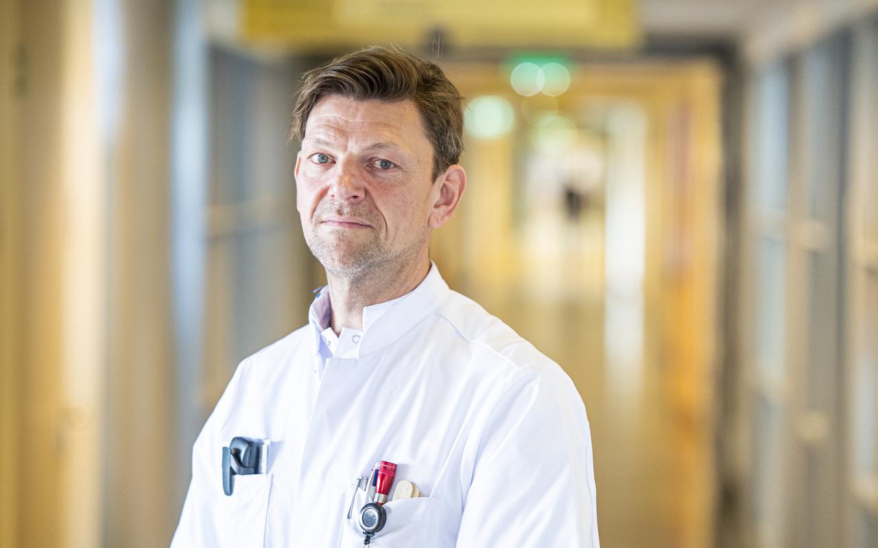 Internist-infectioloog Sander van Assen van het Scheper ziekenhuis in Emmen. 