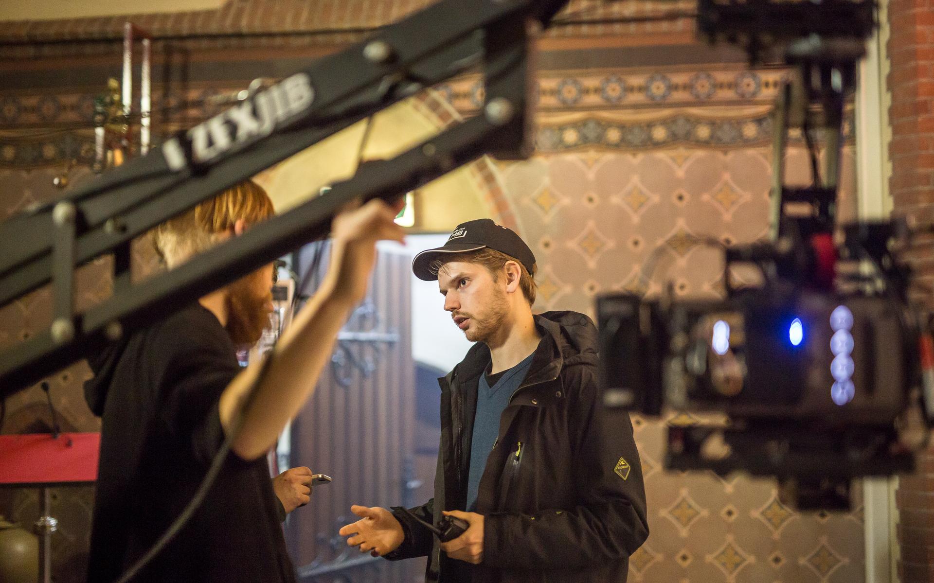 Opnames voor oorlogsfilm in Reijntjesbos bij Orvelte. Waarschuwing: er wordt flink geknald. Regisseu